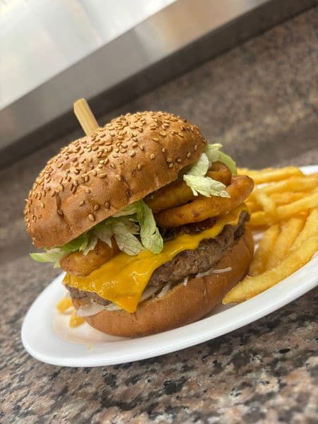 RINGMASTER burger + hranolky
